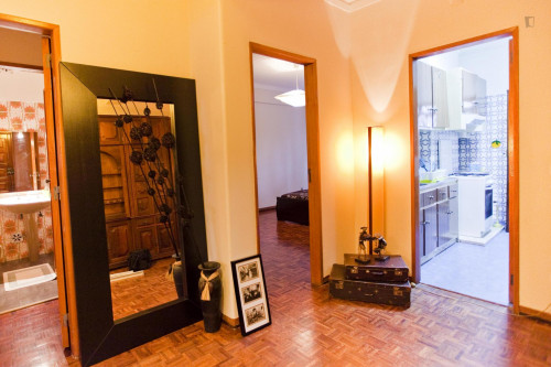 Large double bedroom in Benfica - Gallery - 5
