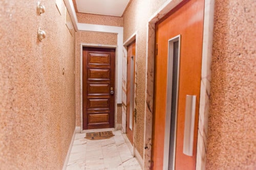Large double bedroom in Benfica - Gallery - 3