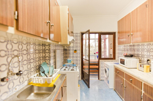 Large double bedroom in Benfica - Gallery - 13