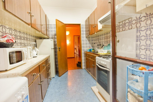 Large double bedroom in Benfica - Gallery - 12