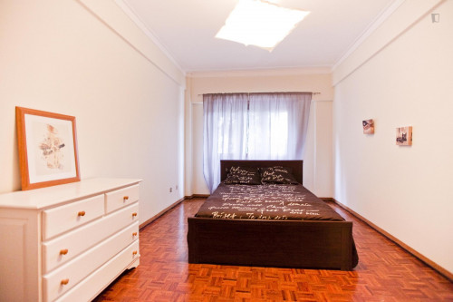 Large Double Bedroom In Benfica - 2