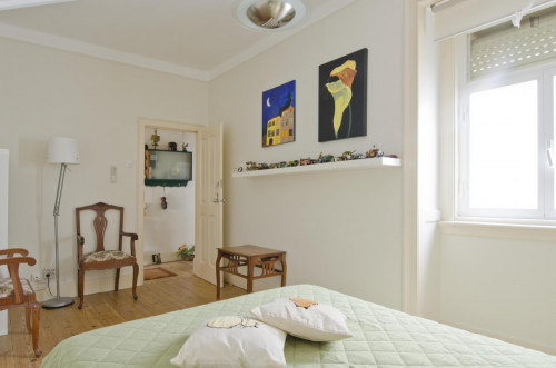 Double bedroom in apartment in multicultural Arroios  - Gallery -  3