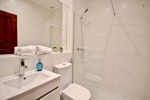 Very cool 4-bedroom flat in Anjos - Gallery - 10