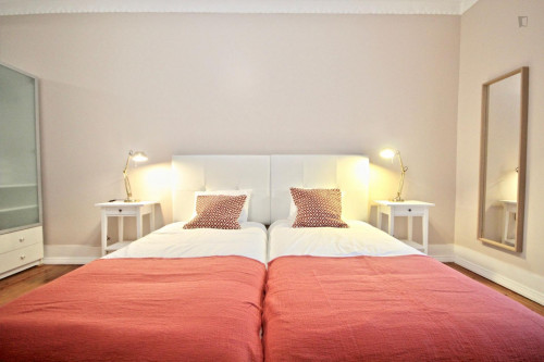 Very cool 4-bedroom flat in Anjos - Gallery - 7