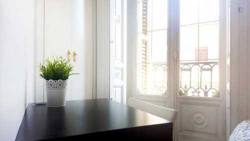 Graceful single bedroom in the central Sol neighbourhood