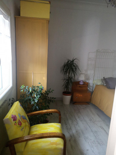 Single bedroom, with private bathroom and balcony, in 3-bedroom house - Gallery - 5