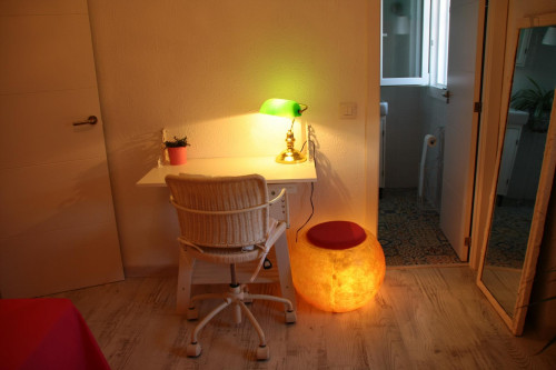 Single bedroom, with private bathroom and balcony, in 3-bedroom house - Gallery - 6