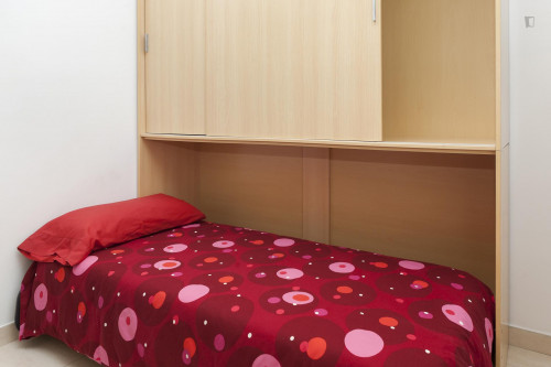 Suitable single bedroom in a 2-bedroom apartment, in L'Hospitalet de Llobregat  - Gallery -  2