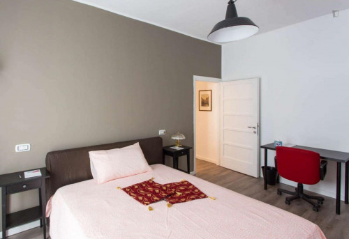 Bright double bedroom with balcony close to Inganni metro station