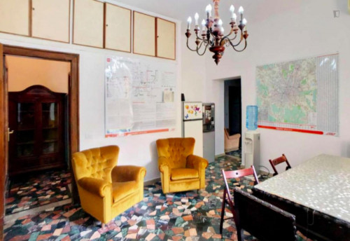 Bright bed in a shared apartment, in Porta Venezia neighbourhood  - Gallery -  5