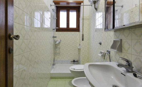 Double bedroom in a 5-bedroom apartment near Marconi metro station