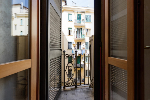 Spacious double bedroom near the Tevere riverbank - Gallery - 18