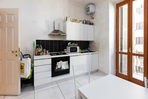Spacious double bedroom near the Tevere riverbank