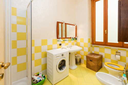 Spacious double bedroom near the Tevere riverbank - Gallery - 16