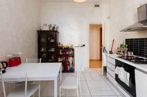 Spacious double bedroom near the Tevere riverbank - Gallery - 19