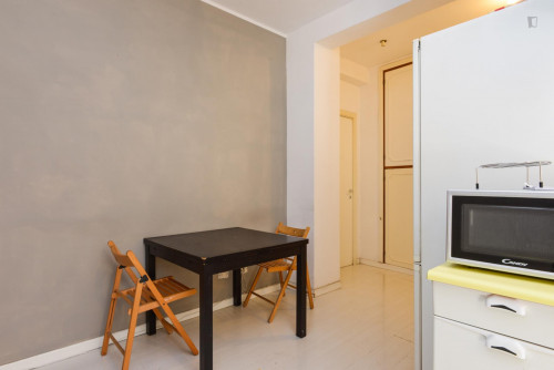 Snug single bedroom in a 7-bedroom apartment, in Gianicolense