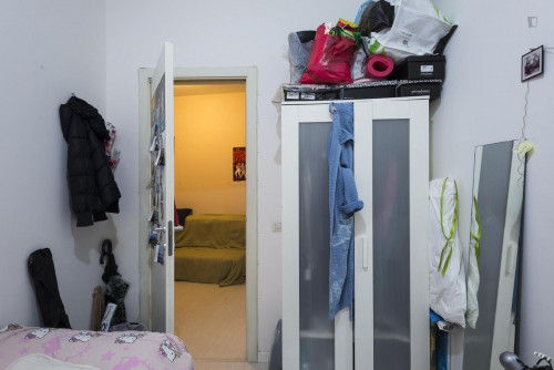 Snug single bedroom in a 6-bedroom apartment, in Gianicolense  - Gallery -  2