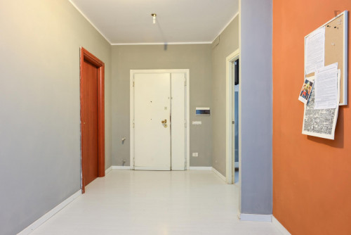 Snug single bedroom in a 6-bedroom apartment, in Gianicolense  - Gallery -  3