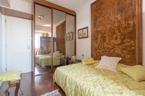 Relaxing double bedroom in Benfica  - Gallery -  3