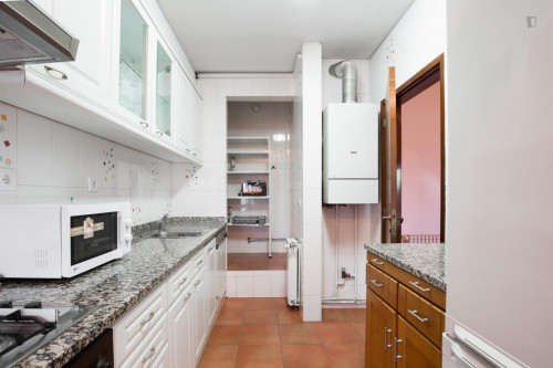 Cosy single bedroom near Combatentes metro station - Gallery - 19