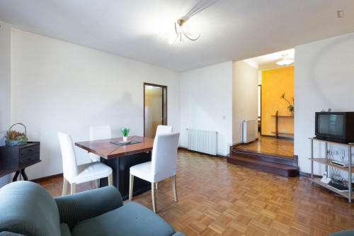 Cosy single bedroom near Combatentes metro station - Gallery - 27