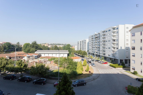 Cosy single bedroom near Combatentes metro station - Gallery - 15