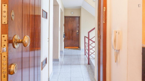 Cosy single bedroom near Combatentes metro station - Gallery - 2
