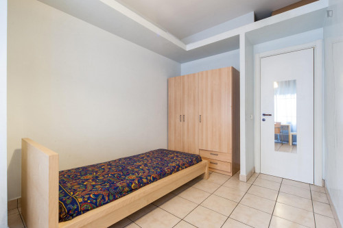 Single bedroom, with private bathroom and balcony, in 4-bedroom apartment