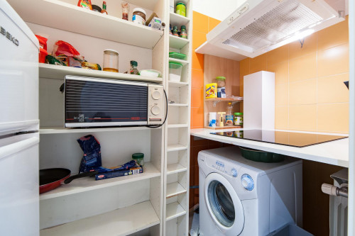 Single bedroom, with private bathroom and balcony, in 4-bedroom apartment