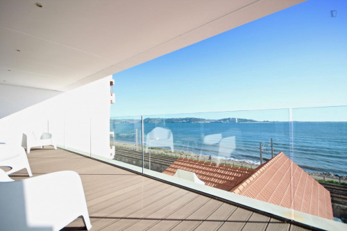 Luxurious 4-bedroom flat in Algés