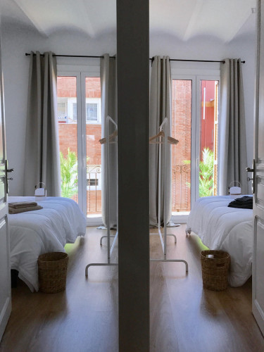 Very nice and spacious Double bedroom with private balcony in Collblanc  - Gallery -  2