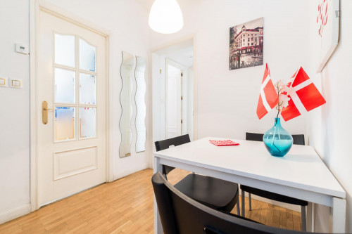 Single bedroom in 4-Bedroom apartment near Embajadores metro station