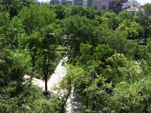 Single bedroom in 4-Bedroom apartment near Embajadores metro station