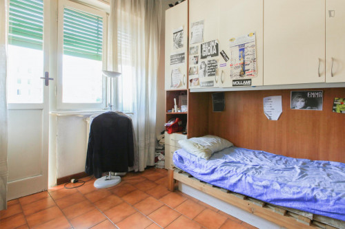 Bed in a twin bedroom not far from Politecnico di Milano - Campus Bovisa