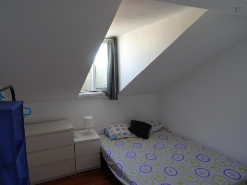 Light double bedroom in a 4-bedroom flat, in São Bento  - Gallery -  1