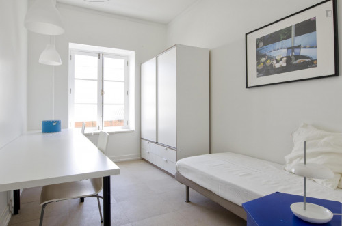 Simple single bedroom in stylish Chiado  - Gallery -  1