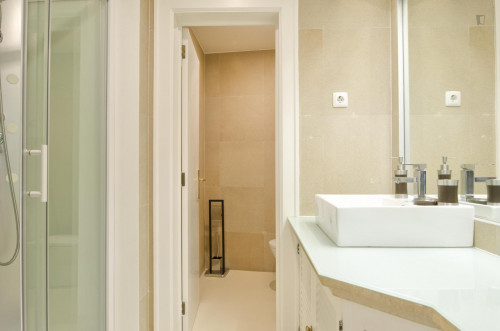 Simple single bedroom in stylish Chiado - Gallery - 5
