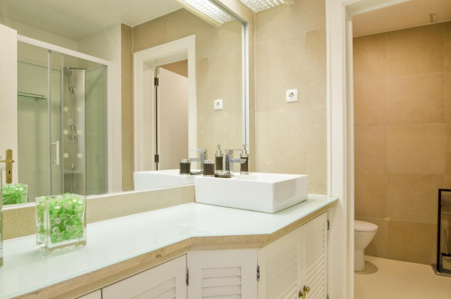 Fresh twin bedroom in stylish Chiado