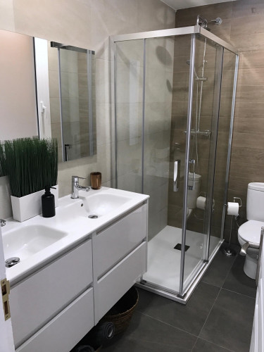 Luminous DOUBLE BEDROOM near Collblanc Metro Station! - Gallery - 16