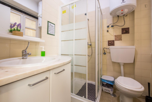 Very bright single room next to Saldanha metro station - Gallery - 9