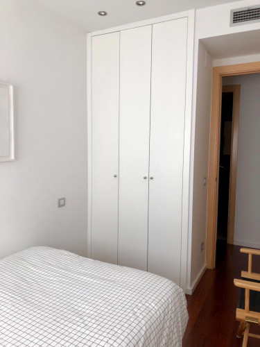Single bedroom, with private bathroom, in 2-bedroom apartment