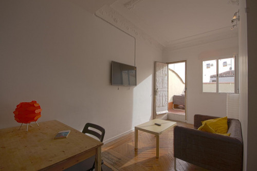 Single bedroom in cool apartment in the Opera neighbourhood  - Gallery -  2
