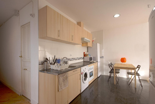 Single bedroom in cool apartment in the Opera neighbourhood