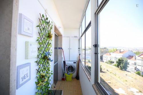 Single in multiple beds bedroom in 3-bedroom apartment