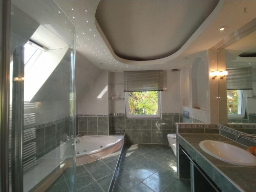 Warm and cosy twin bedroom near the Karlshorst train station - Gallery - 8