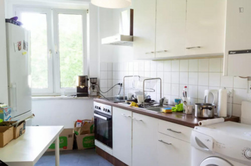 Comfy single bedroom in a 4-bedroom apartment near U Grenzallee (Berlin) transport station