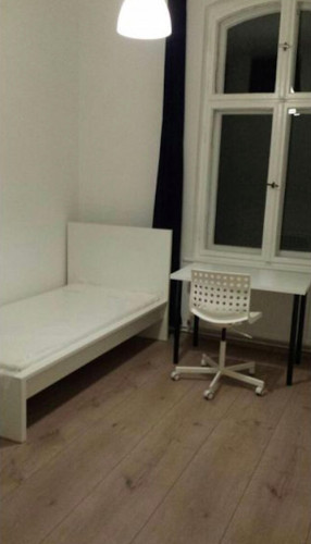 Comfy single bedroom in 6-bed apartment in Berlin