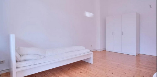 Breezy single bedroom in Britz - Gallery - 16