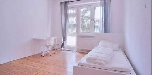 Breezy single bedroom in Britz - Gallery - 17
