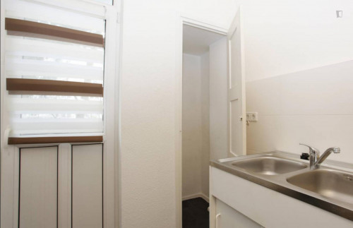 Spacious and bright room in 2-bedroom apartment in Neukölln